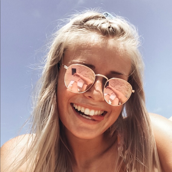 Meet your Posher, Ashlyn - Picture 1 of 1